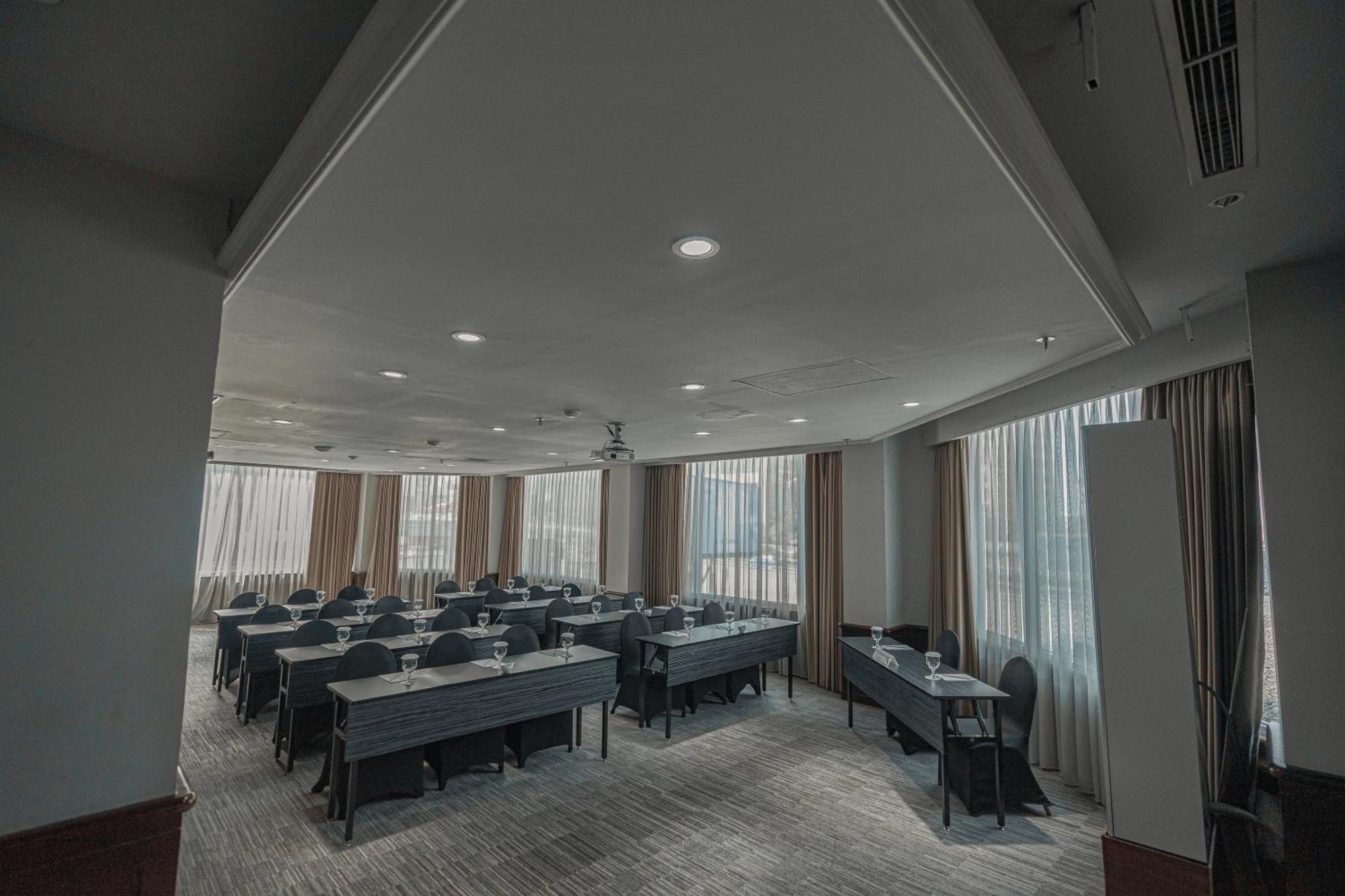 Hotel Kimaya Slipi Jakarta By Harris Extérieur photo