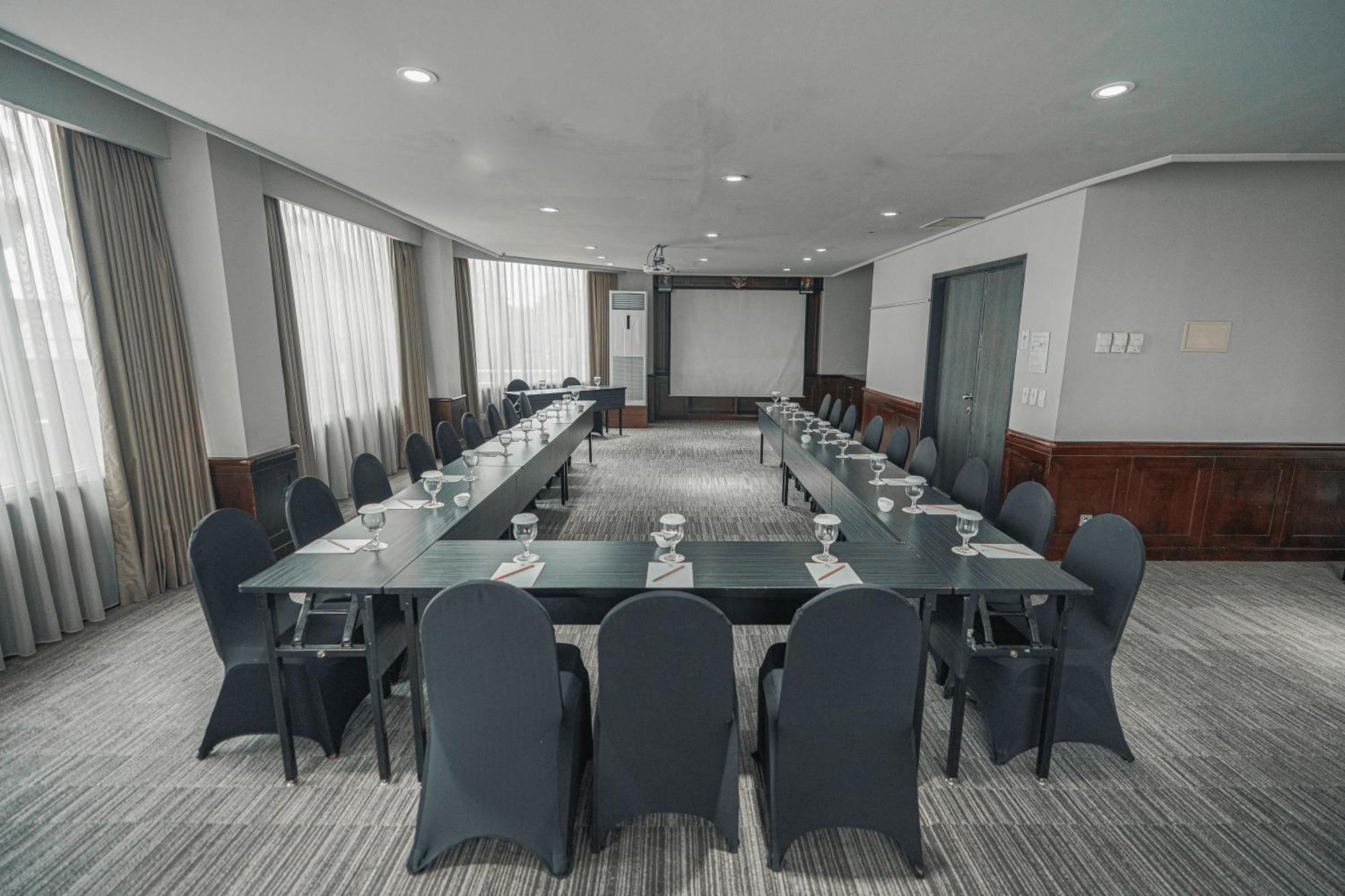 Hotel Kimaya Slipi Jakarta By Harris Extérieur photo