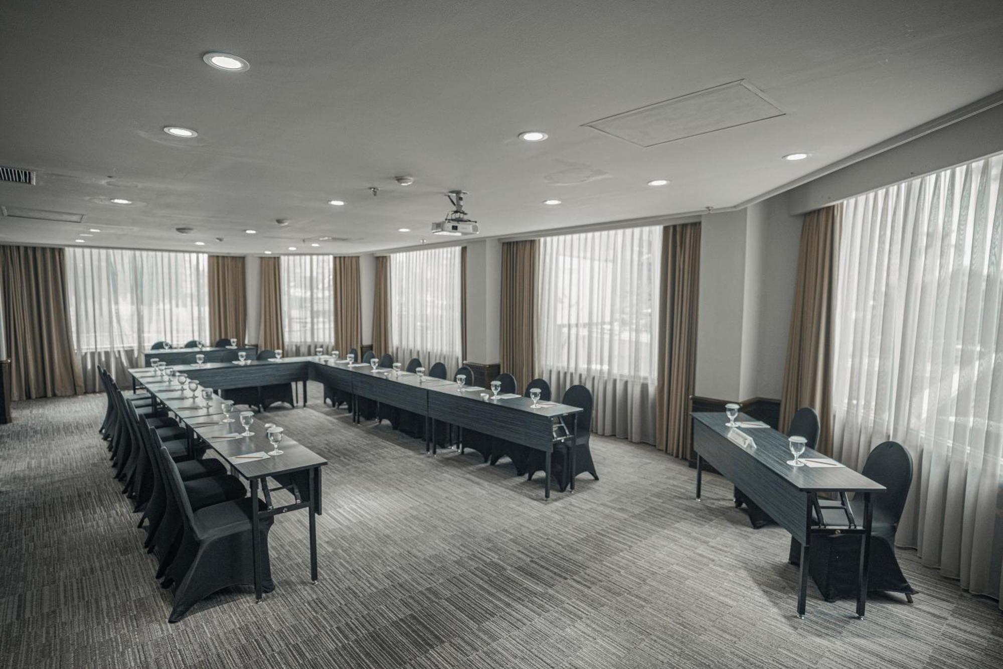 Hotel Kimaya Slipi Jakarta By Harris Extérieur photo
