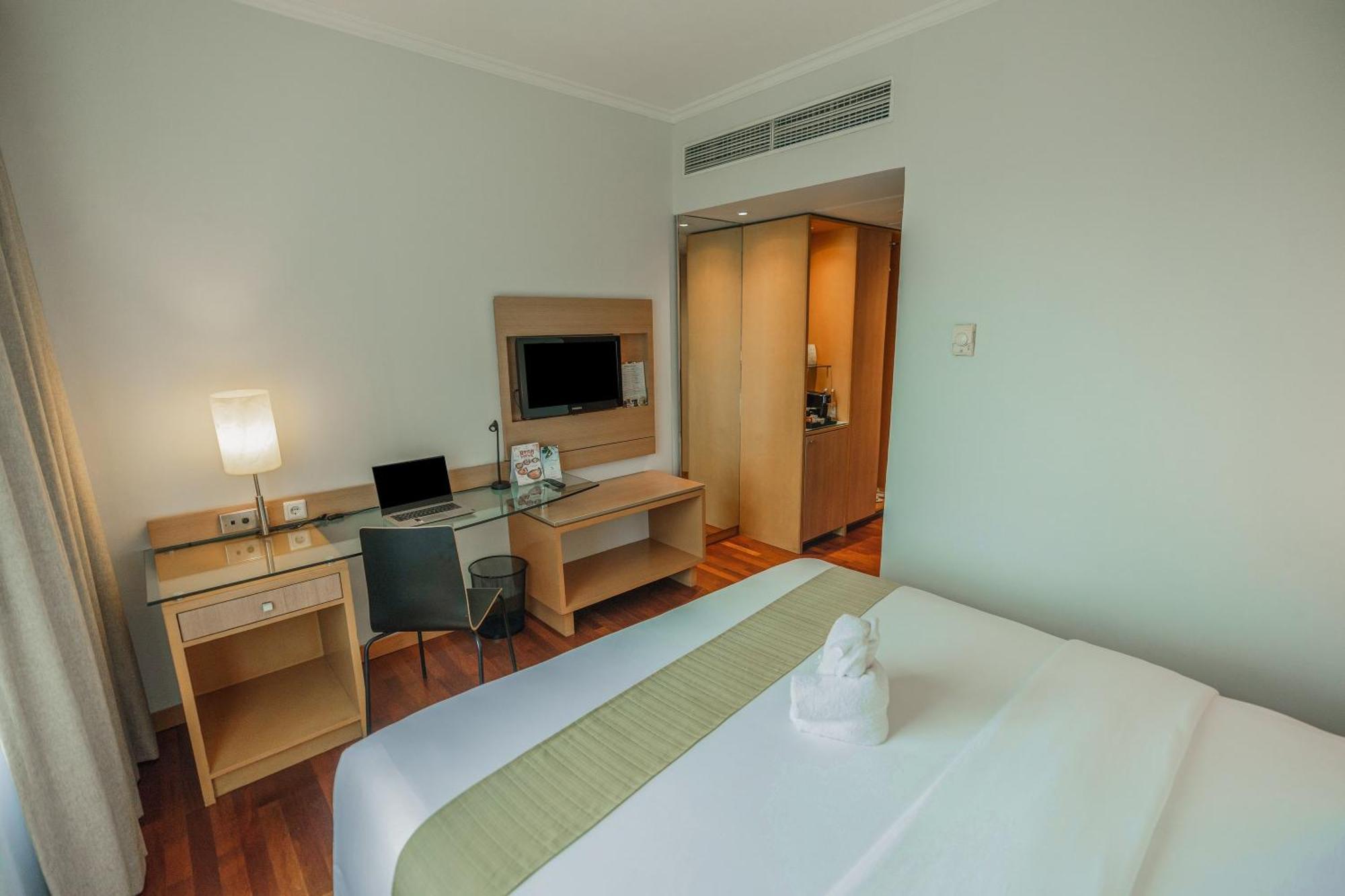 Hotel Kimaya Slipi Jakarta By Harris Extérieur photo